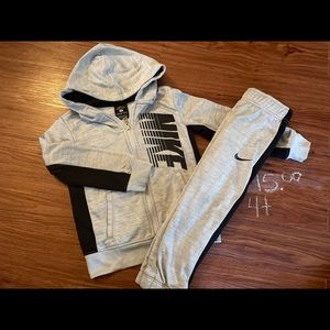 Nike jogger set 4t grey